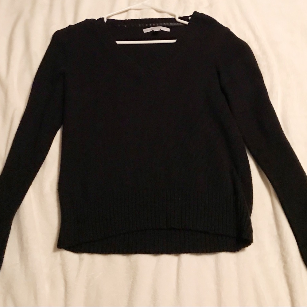 Black Old Navy v-neck sweater